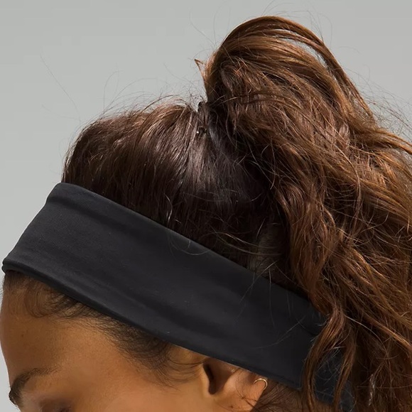 🔥NO OFFERS!!🍋3- NEW-Lululemon fly away tamer headband Blk and blue only! - Picture 8 of 15